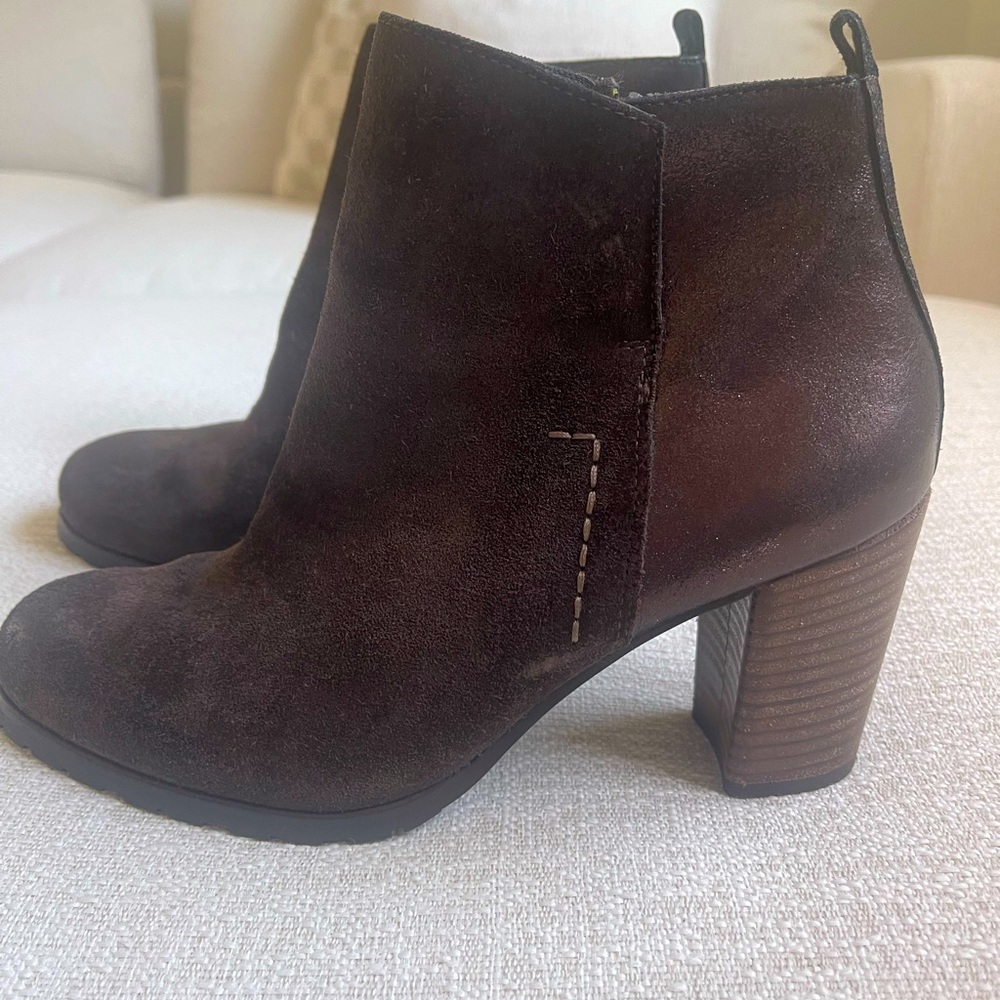 PAUL GREEN Brown Leather Ankle Booties
Rocking Metallic US size 7
